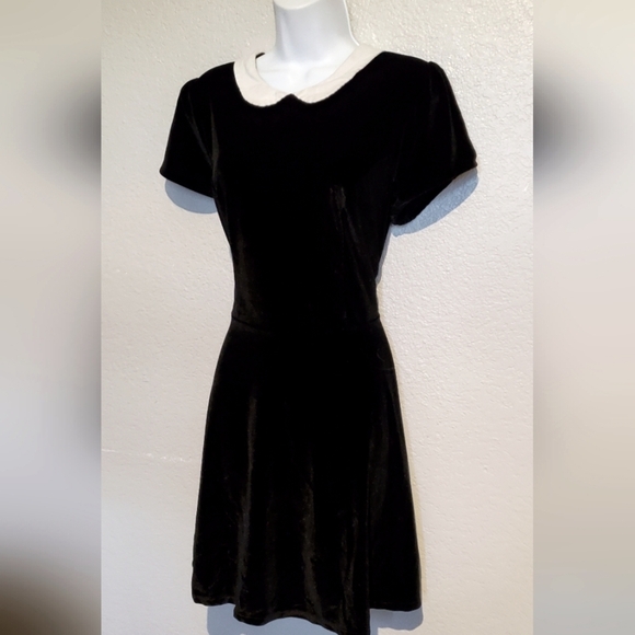 Hot Topic Black Velvet Dress With White Peter Pan Collar Size XL Stretchy Goth - Picture 8 of 9